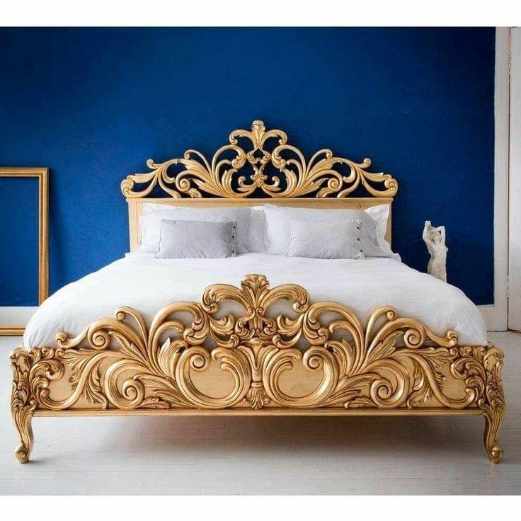 Elegant Wooden Carving Bed with Royal Finish